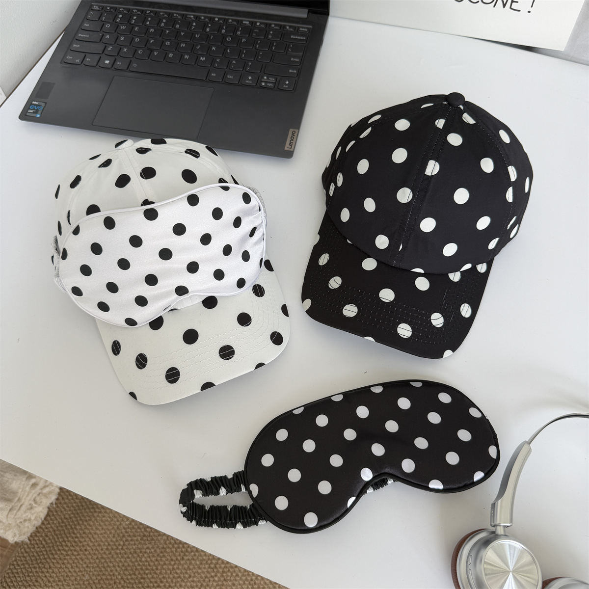 Travel Accessories Kit For Women - طقم قبعة بيسبول منقطة وقناع للعين