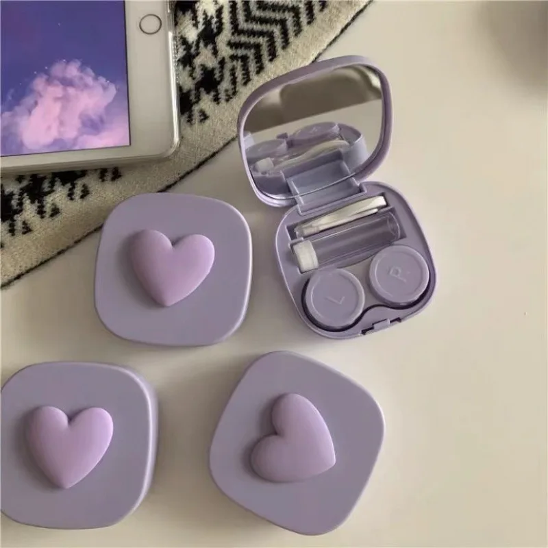 Travel Accessories Kit For Women - علبة عدسات لاصقة على شكل قلب