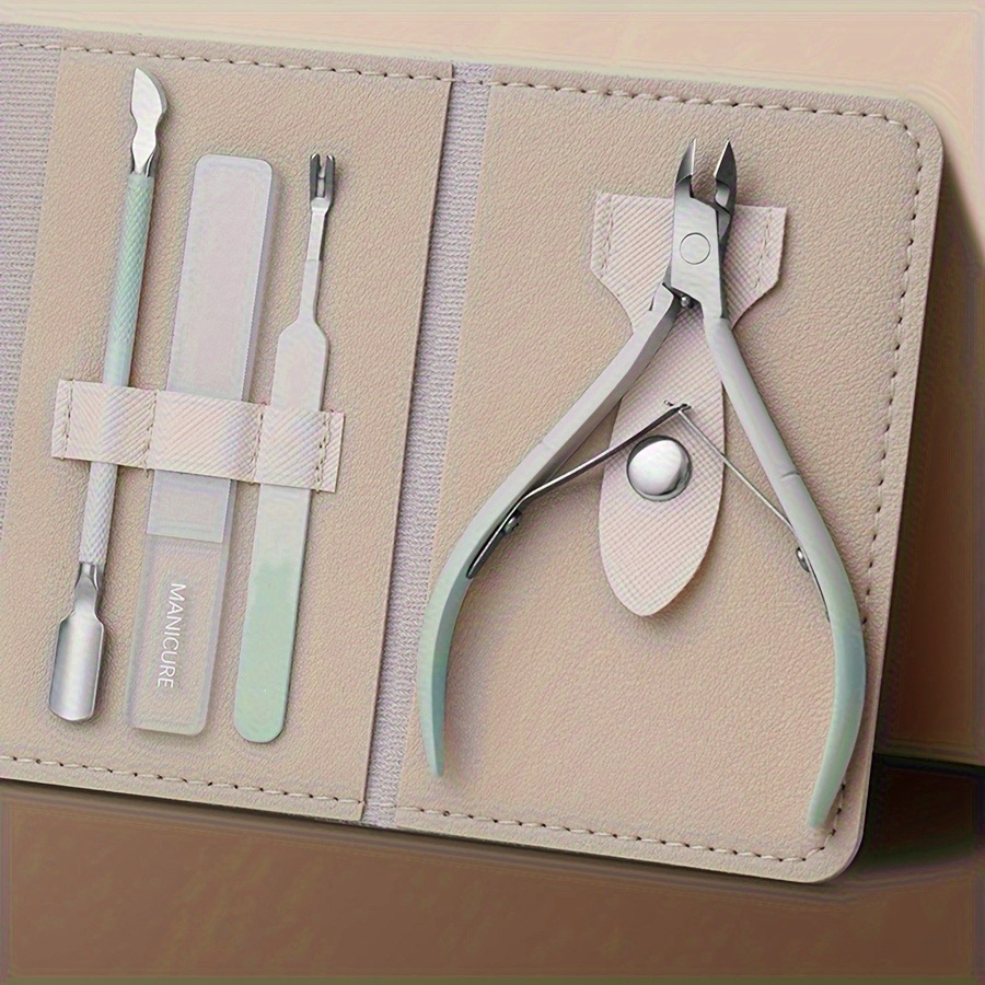 Travel Accessories Kit For Men - مجموعة مانيكير للرجال أدوات العناية الشخصية
