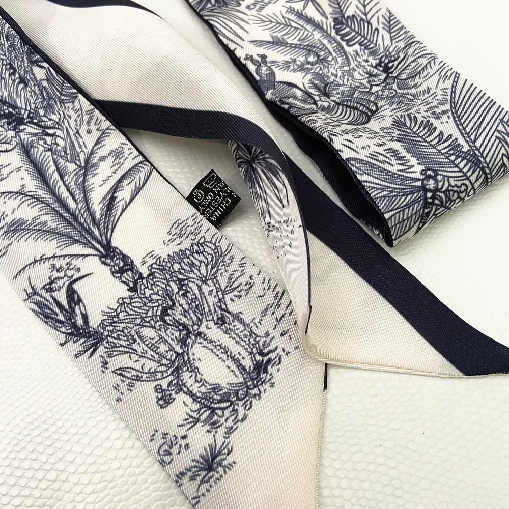 وشاح شريطي ممتد، باندانا وحقيب - مراجعة Travel Accessories Neck وسعره