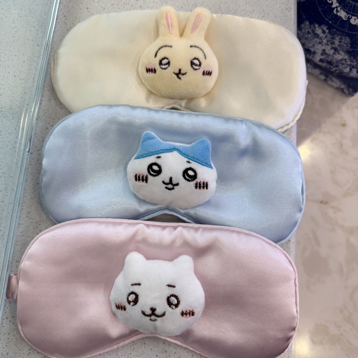 قناع نوم كاواي سي كي دبليو من  - مراجعة Travel Accessories Eye Mask وسعره