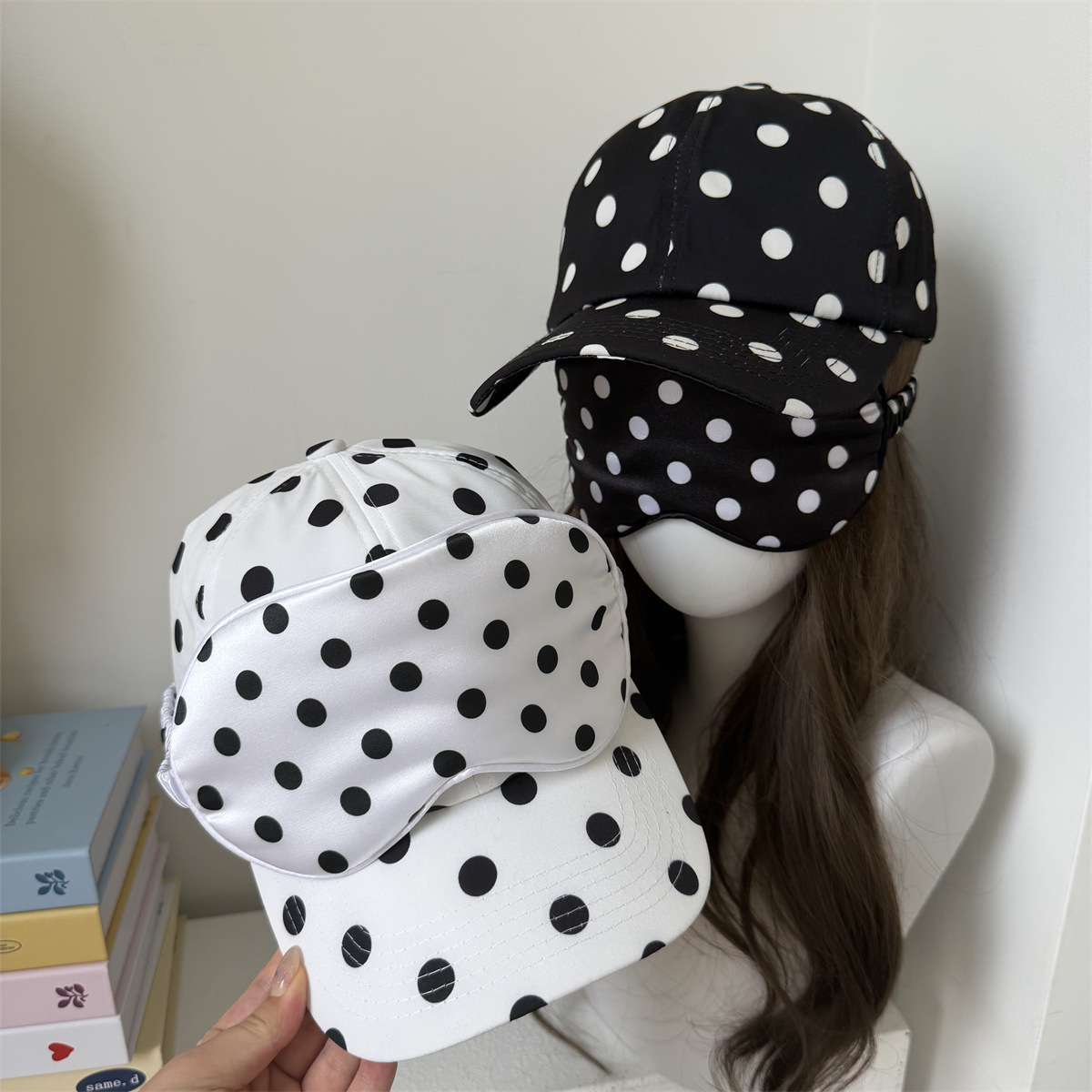 طقم قبعة بيسبول منقطة وقناع لل - مراجعة Travel Accessories Kit For Women وسعره
