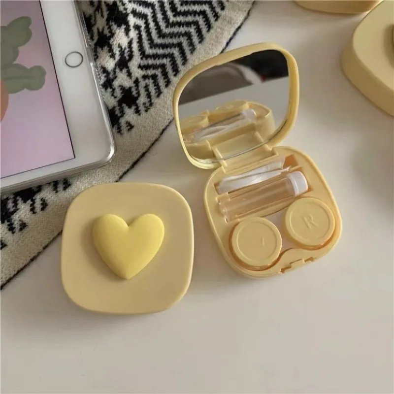 علبة عدسات لاصقة على شكل قلب أ - مراجعة Travel Accessories Kit For Women وسعره