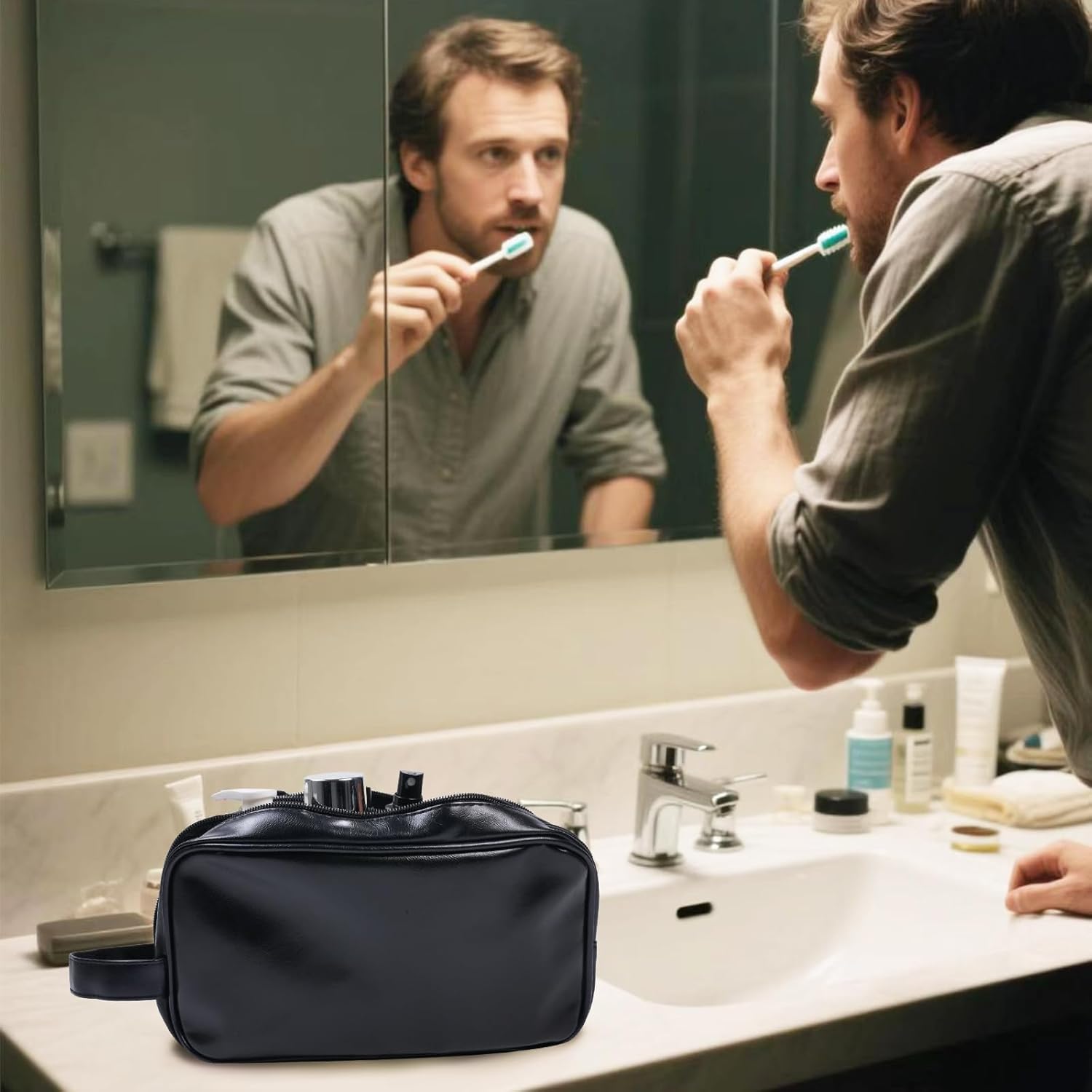 حقيبة أدوات تجميل رجالية كبيرة - مراجعة Travel Accessories Kit For Men وسعره